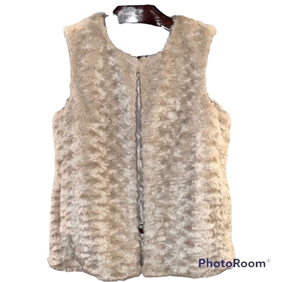 𝅺forever 21 Tan/Ivory Faux Fur Mottled Vest - Picture 1 of 5